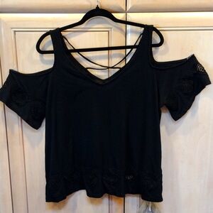 🖤Torrid Black Strappy Cold Shoulder Top